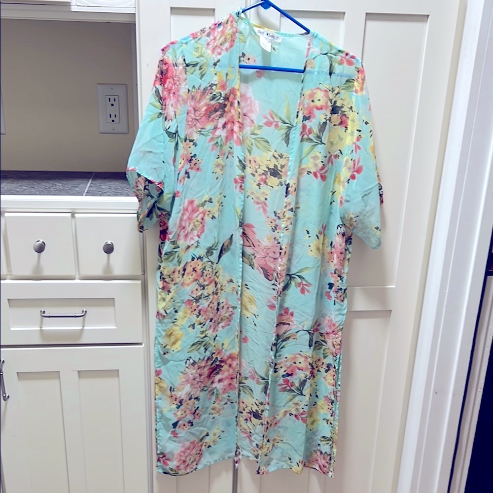 BOGO💞 Mint green Floral Kimono